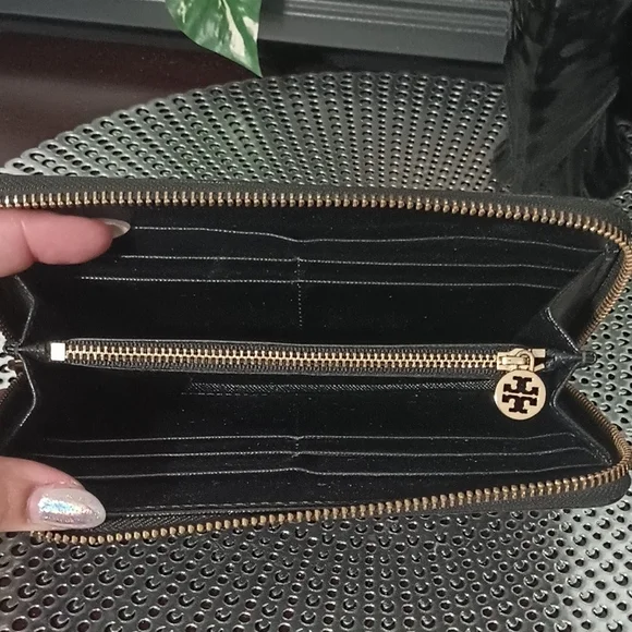 Tory Burch Black Wallet with Gold Logo - Picture 6 of 6